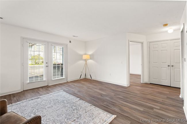207 Colonial Club Dr, Condo with 2 bedrooms, 2 bathrooms and null parking in New Albany IN | Image 4