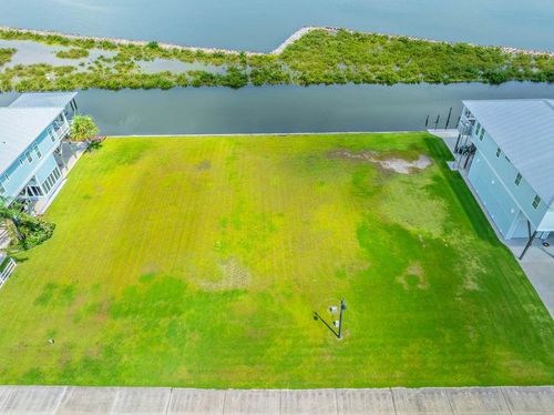 70 Queen Bess Dr, Grand Isle, LA, 70358-9718 | Card Image