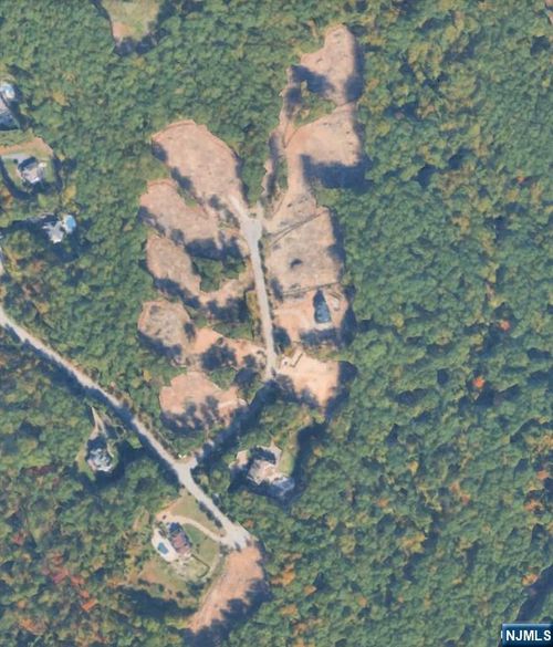 8 Bristol Ridge Rd, Boonton Township, NJ, 07005-8932 | Card Image