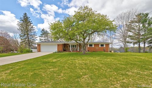 327 Coats Rd, Lake Orion, MI, 48362-1011 | Card Image