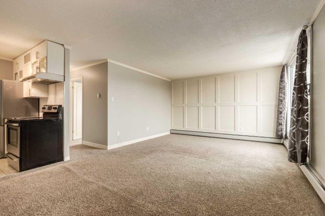 307 - 2512 1 Avenue Nw, Home with 2 bedrooms, 1 bathrooms and 1 parking in Calgary AB | Image 11