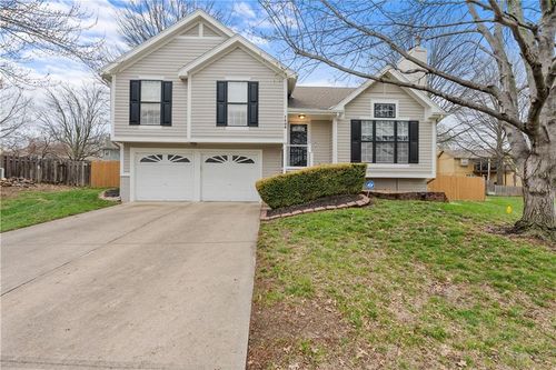 1408 Ne Applewood Ct, Lee's Summit, MO, 64086-8435 | Card Image