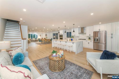 409 Washington St, Carlstadt, NJ, 07072-1408 | Card Image