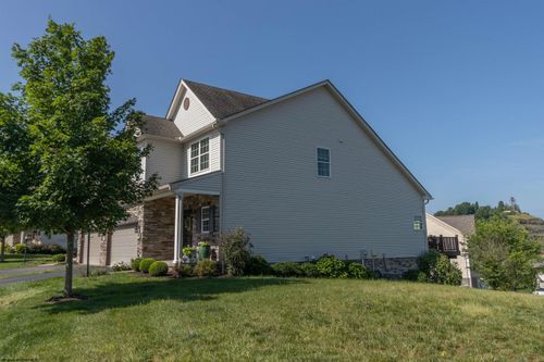 211 Berkshire Cir, Bridgeport, WV, 26330-8518 | Card Image