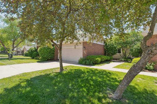 320-4301 Park Ave, Des Moines, IA, 50321-3453 | Card Image