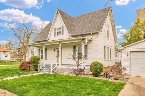 307 W Yates St, Newman, IL, 61942-9446 | Card Image