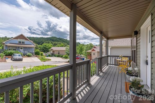 5 Declan Dr, Weaverville, NC, 28787-0655 | Card Image