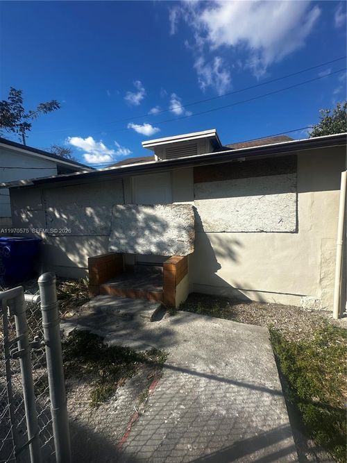 c-1919 Sw 2nd St, Miami, FL, 33135-1701 | Card Image
