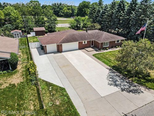 22900 Valerie St, South Lyon, MI, 48178-1630 | Card Image