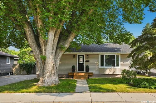2417 York Avenue, Saskatoon, SK, S7J1J4 | Card Image