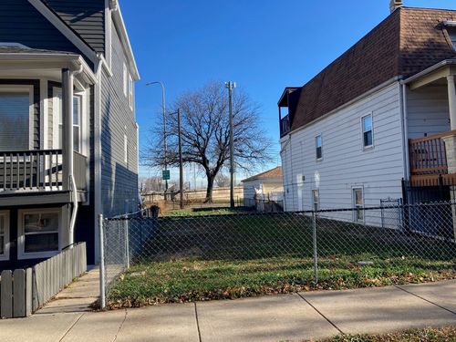 3329 Drake Ave, Chicago, IL, 60618-5412 | Card Image