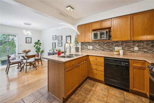 24-31 Schroder Cres, Guelph, ON, N1E7M6 | Card Image