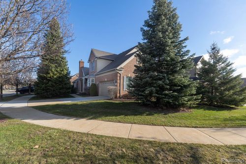 45042 Broadmoor Cir S, Northville, MI, 48168-8645 | Card Image