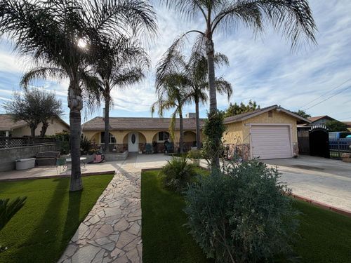 8767 S Rodriguez Ave, Parlier, CA, 93648-2241 | Card Image