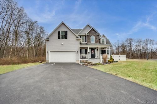 1 Deerwood Dr, East Fishkill, NY, 12533-6435 | Card Image