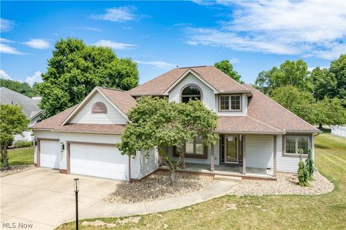 8521 Gentry St, Massillon, OH, 44646-8707 | Card Image