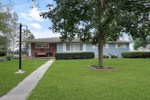 4214 Newland Dr, Cedar Falls, IA, 50613-1635 | Card Image