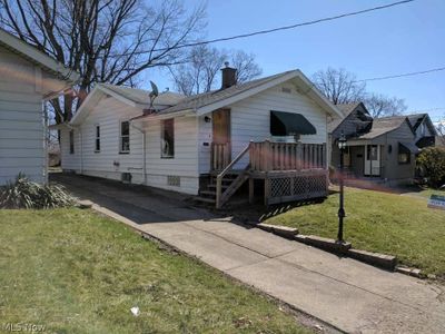 View of front of house with a front lawn | Image 1