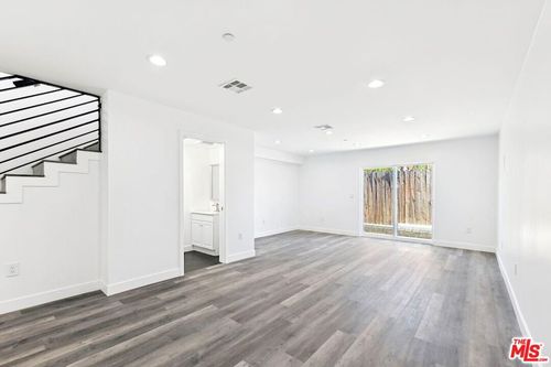 3-17610 Sherman Way, Van Nuys, CA, 91406-3509 | Card Image