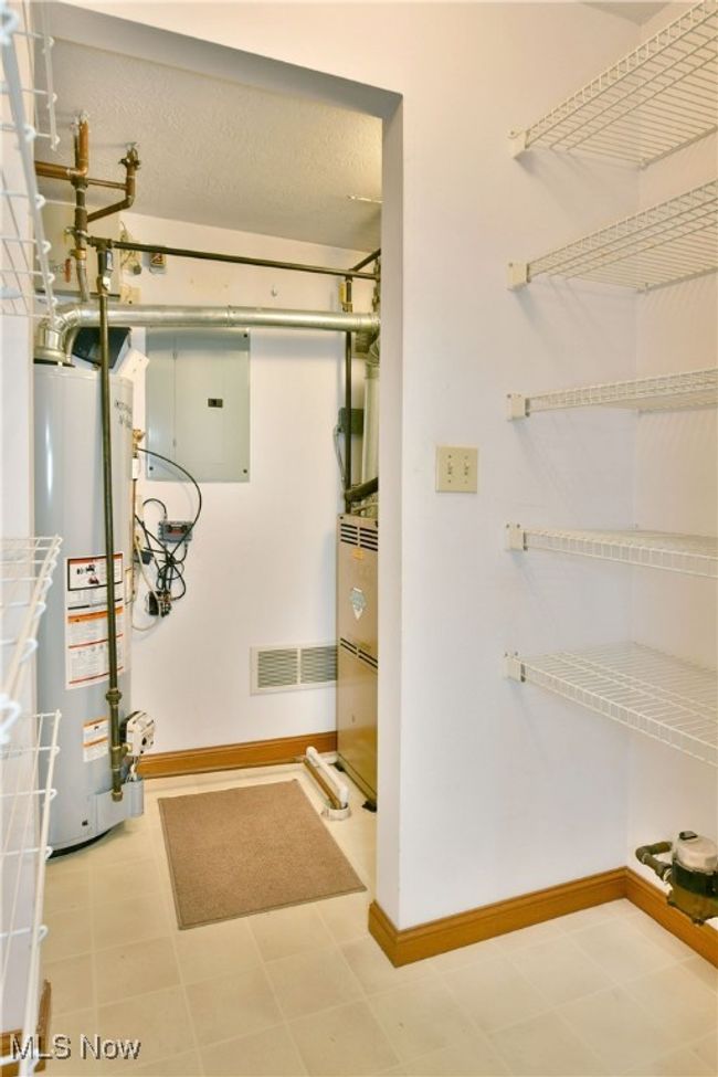 UNIT-4 - 106 N Aspen Ct, Condo with 2 bedrooms, 3 bathrooms and null parking in Warren OH | Image 13