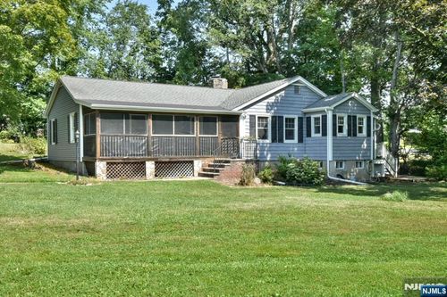 109 Decker Rd, Butler, NJ, 07405-1561 | Card Image
