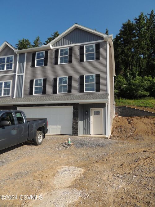 84 Limerick Ln, Selinsgrove, PA, 17870-7668 | Card Image