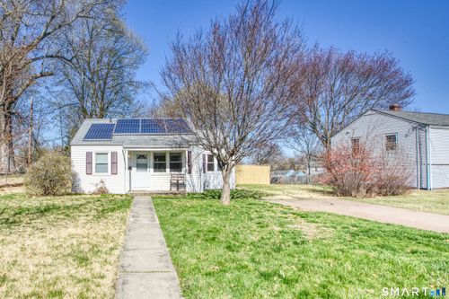 124 Mayflower St, West Hartford, CT, 06110-1422 | Card Image