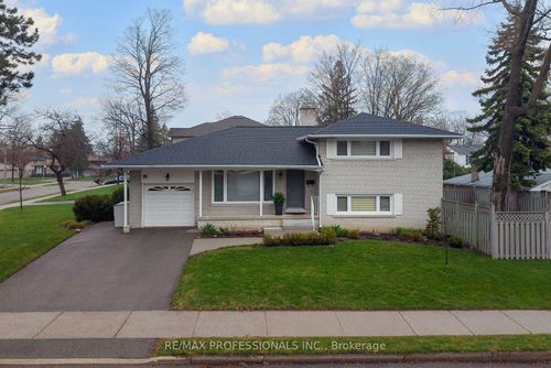 19 Boxwood Road, Etobicoke, ON, M9C2W6 | Card Image