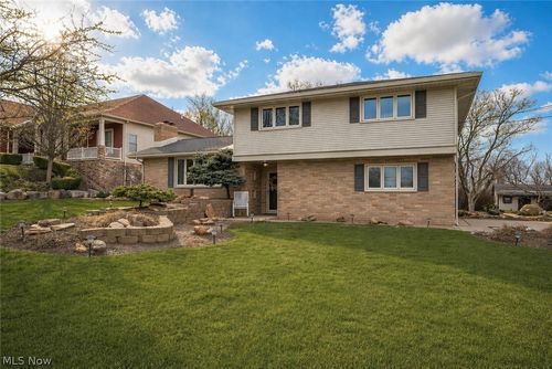 7416 Woodcrest Ave Ne, Canton, OH, 44721-1951 | Card Image