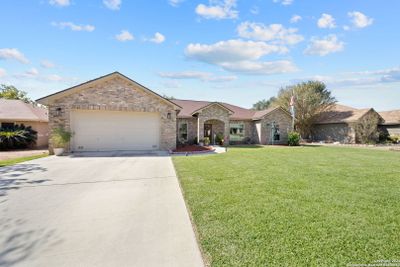 313 Yorktown, House other with 3 bedrooms, 2 bathrooms and null parking in Pleasanton TX | Image 3