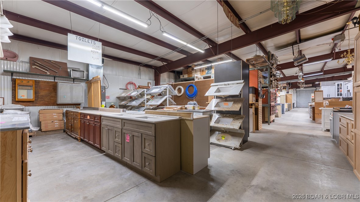 Commercial Sale in Lebanon 2