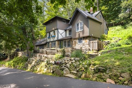 3 Hayes Ln, Sparta, NJ, 07871-1703 | Card Image