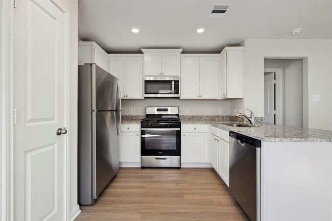 313 Grayson Baw Ln, House other with 3 bedrooms, 2 bathrooms and 2 parking in Waller TX | Image 11