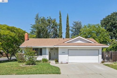 2884 Lyon Cir, Concord, CA, 94518-2618 | Card Image