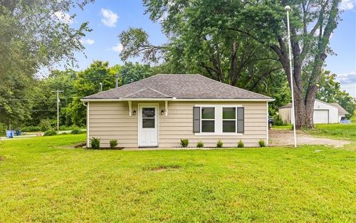 705 Yoeke St, Tonganoxie, KS, 66086-9598 | Card Image