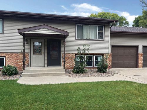 2402 Kenwood Dr Sw, Willmar, MN, 56201-5299 | Card Image
