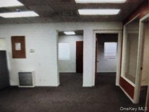 91 New York Ave, Westbury, NY, 11590-4925 | Card Image