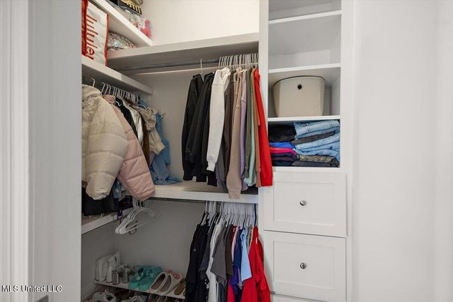bed 1 closet | Image 22