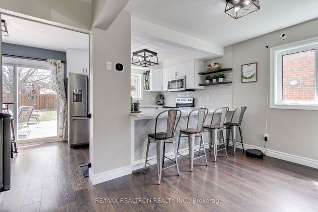 169 King St, House other with 4 bedrooms, 3 bathrooms and 6 parking in Mount Albert ON | Image 4