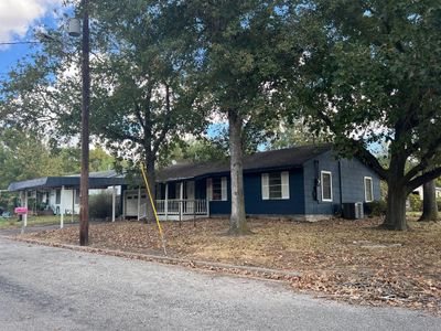 611 S Center Street, House other with 3 bedrooms, 2 bathrooms and null parking in Weimar TX | Image 1