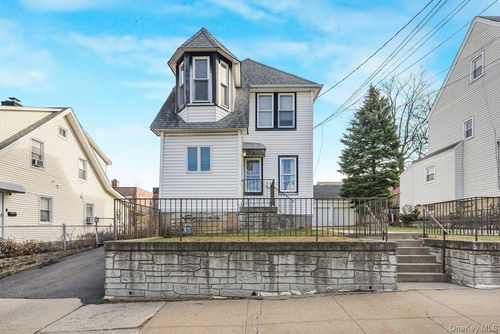 28 Crescent Pl, Yonkers, NY, 10704-2516 | Card Image