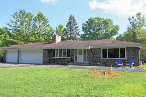 8630467 Stonegate Dr, Mukwonago, WI, 53149-8861 | Card Image