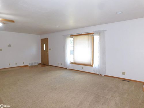 401 Main Street, Deloit, IA, 51441 | Card Image