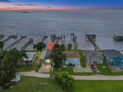 211 Captains Rd, Anahuac, TX, 77514-3013 | Card Image