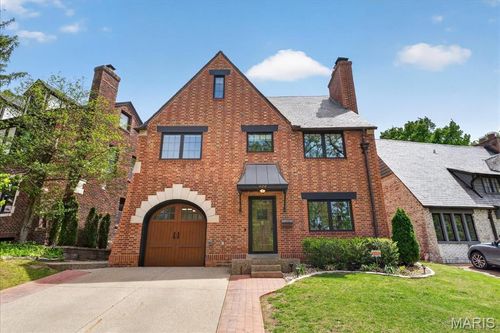 424 Oakley Dr, Clayton, MO, 63105-2018 | Card Image