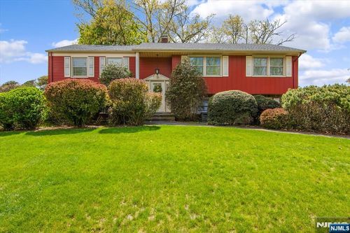 8 Wedgewood Drive, Wayne, NJ, 07470 | Card Image