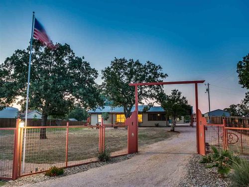 115 Leo Ln, Buchanan Dam, TX, 78609-2524 | Card Image