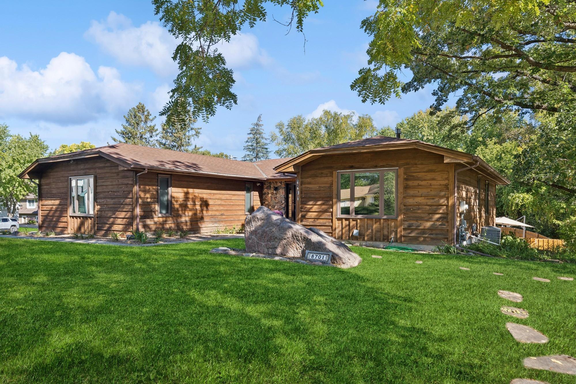 Black Maple Dr, Eden Prairie, MN 55344