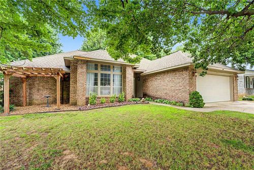220 Bluff Dr, Lowell, AR, 72745-9108 | Card Image
