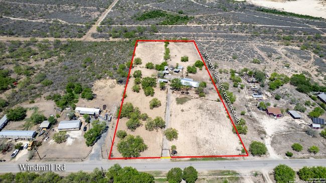 1390 Windmill Rd, House other with 2 bedrooms, 2 bathrooms and null parking in Uvalde TX | Image 36